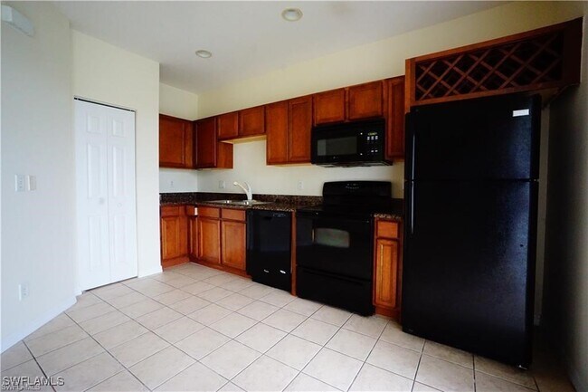 Foto del edificio - 9774 Roundstone Cir