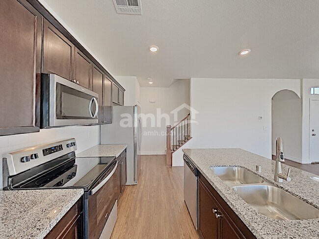 Foto del edificio - 4702 Tree Swing St