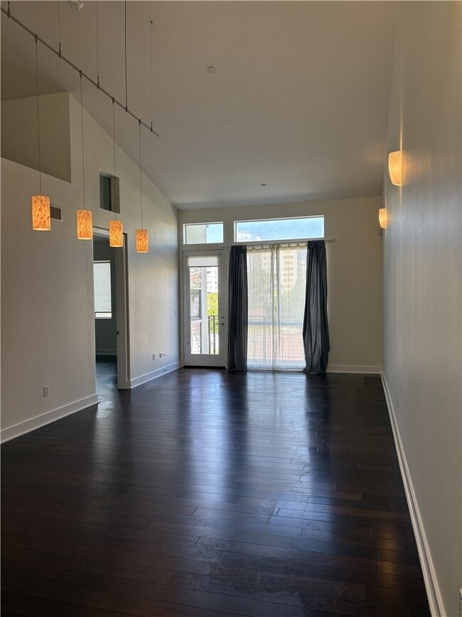 Building Photo - 600 Ridgeley Dr