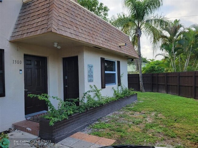 Building Photo - 1300 NW 4th Ave