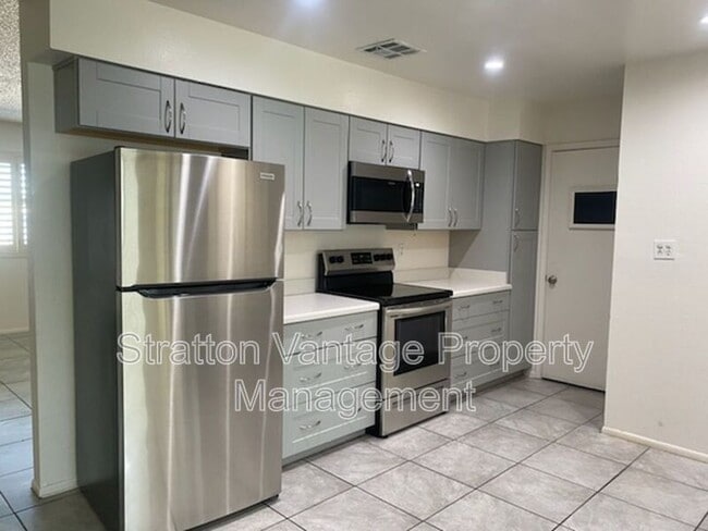 Building Photo - 10217 N 97th Ave