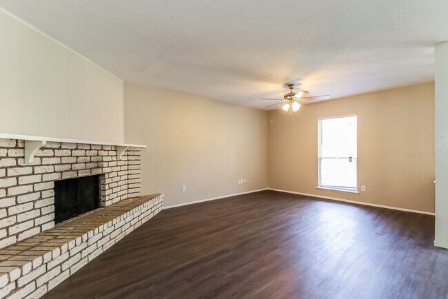 Building Photo - 3720 Bridalwreath Dr