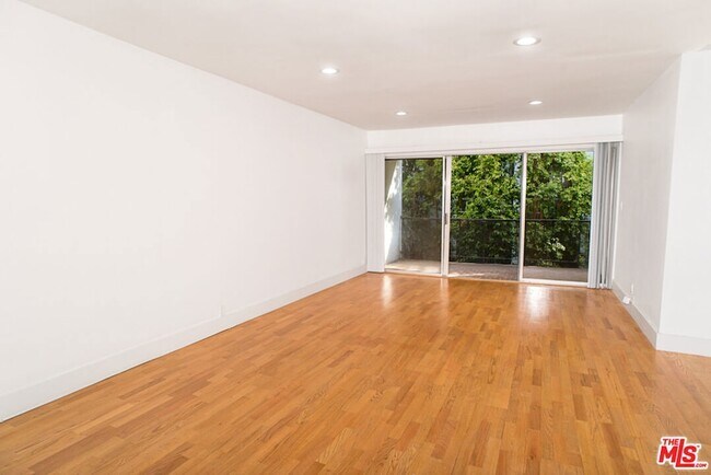 Foto del edificio - 416 N Oakhurst Dr