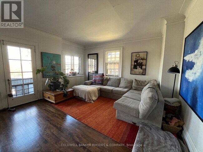 Building Photo - UNIT #1 ON 2ND FLOOR - 8 1/2 RANGE Rd