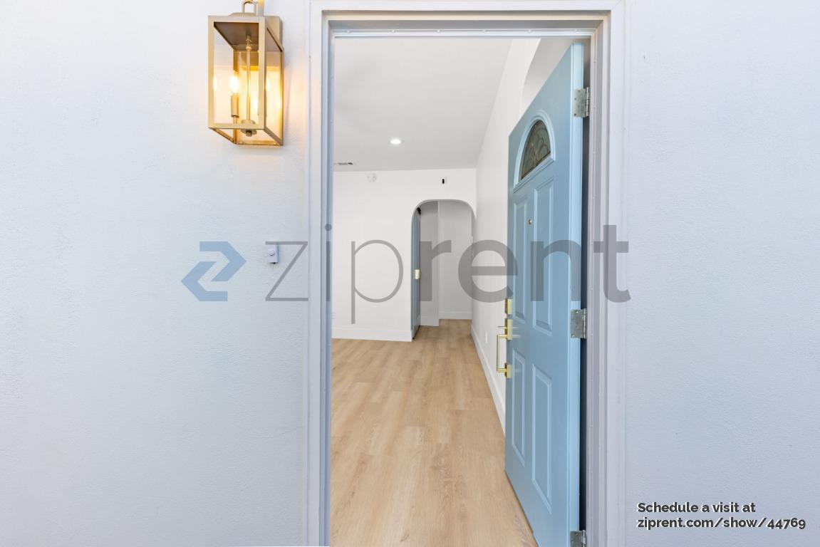 Primary Photo - 2020 Glasgow Ave