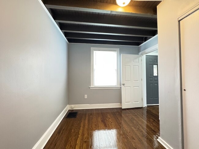 Building Photo - 959 Winchester Ave