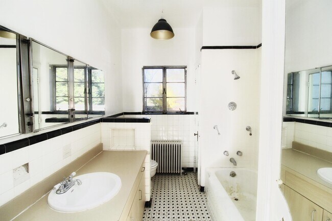 Foto del edificio - 1689 S Sycamore St