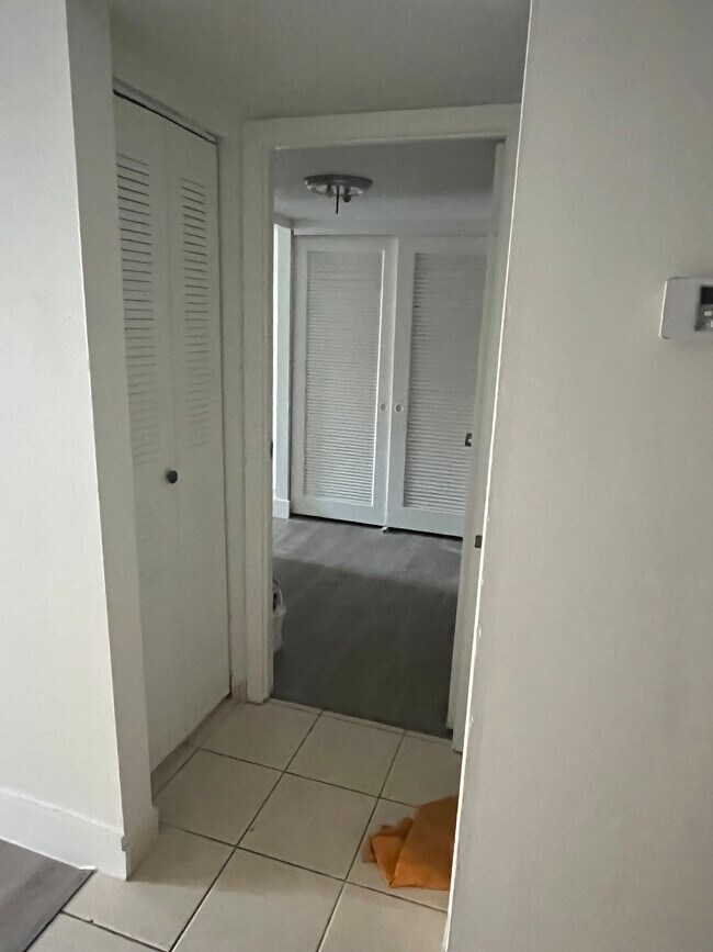 Foto del edificio - 18101 NW 68th Ave