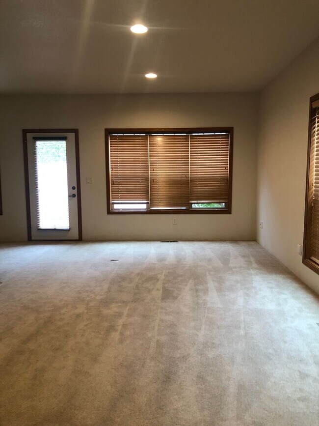 Foto del edificio - 3 Bedroom 2.5 Bathroom Townhouse