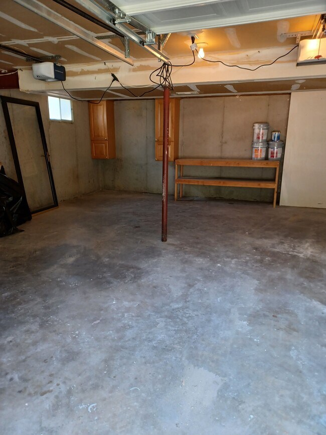 Foto del edificio - 7006 N Chas Dr