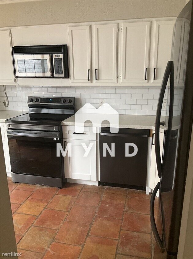 Building Photo - 3 br, 2.5 bath Townhome - 2052 Lakeside Dr