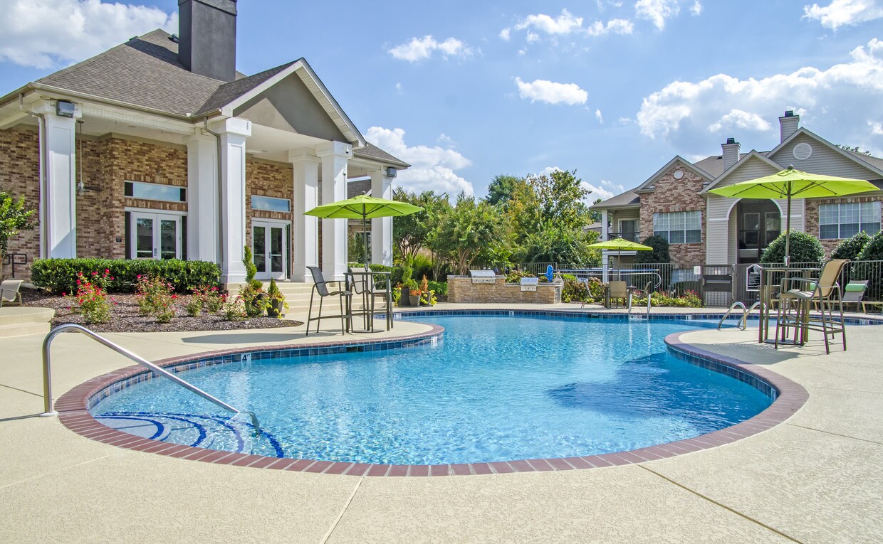Harpeth River Oaks Apartments in Franklin, TN