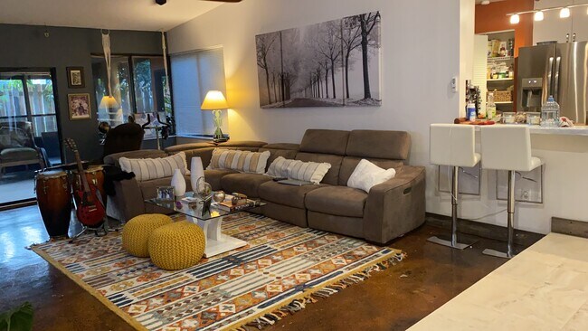 Foto del edificio - 414 NE 195th St