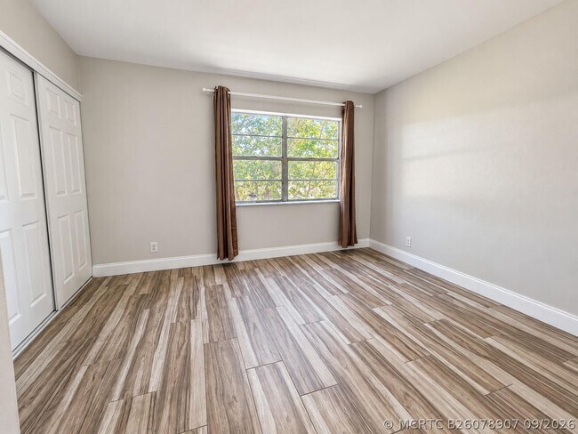 Foto del edificio - 7385 W Sunrise Blvd