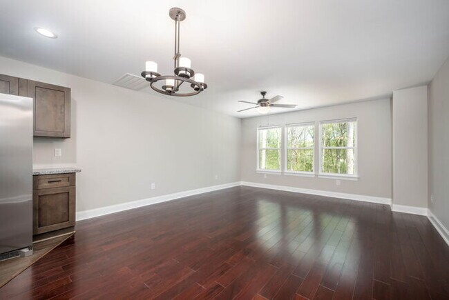 Foto del edificio - AVAILABLE NOW: Stunning 4 bedroom PLUS off...