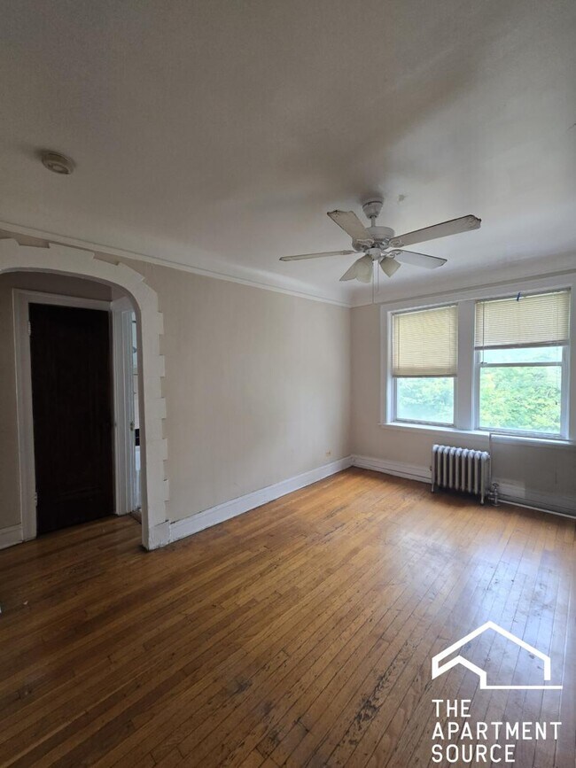 Building Photo - 1800 W Farwell Ave