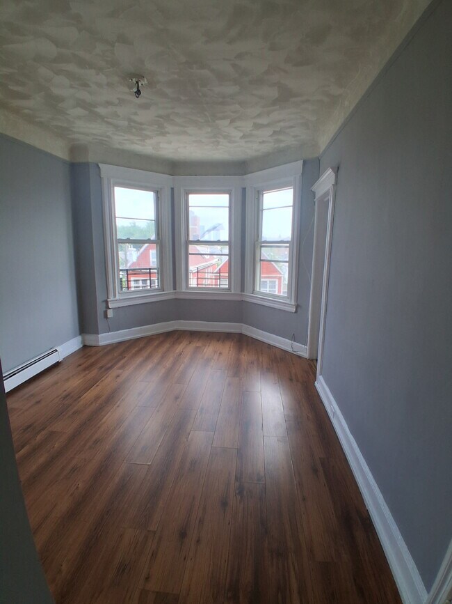 69 Bostwick 3R - 68 Bostwick Ave