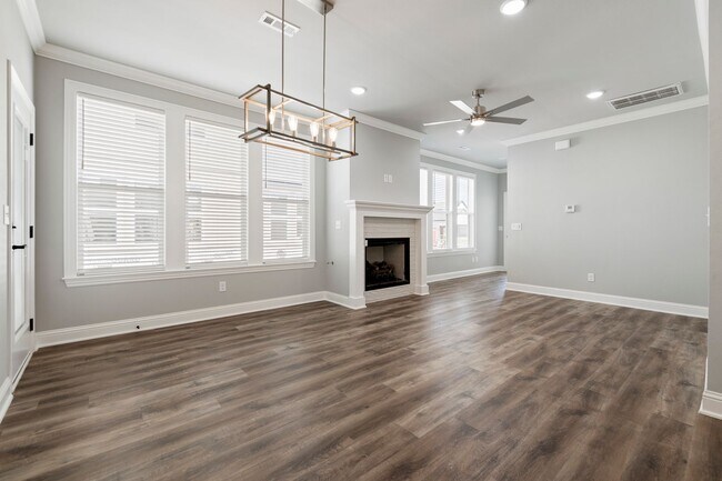 Building Photo - Newly Built Bentonville Townhome!