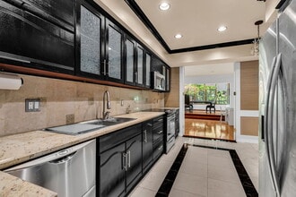 Building Photo - 1124 Kings Rd