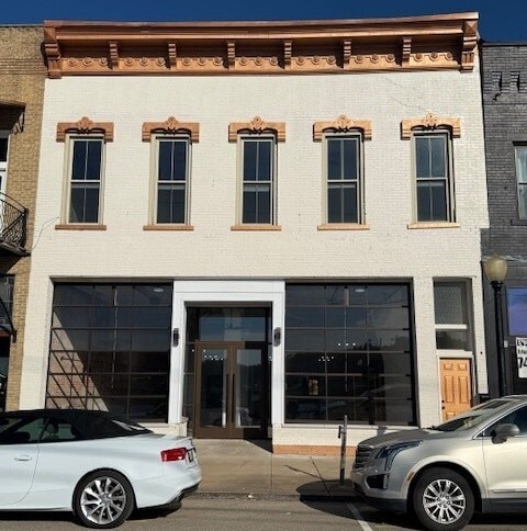 Building Photo - 206 E Main St