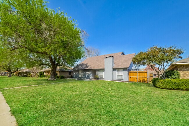 Foto del edificio - Spacious 4-Bedroom Lewisville Home
