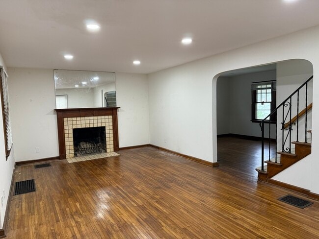 Building Photo - Charming 3 beds 1.5 baths in Columbus!