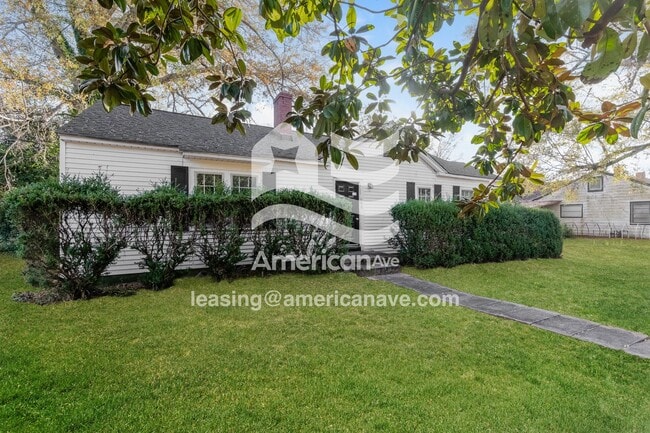 Building Photo - 406 Chamlee Dr