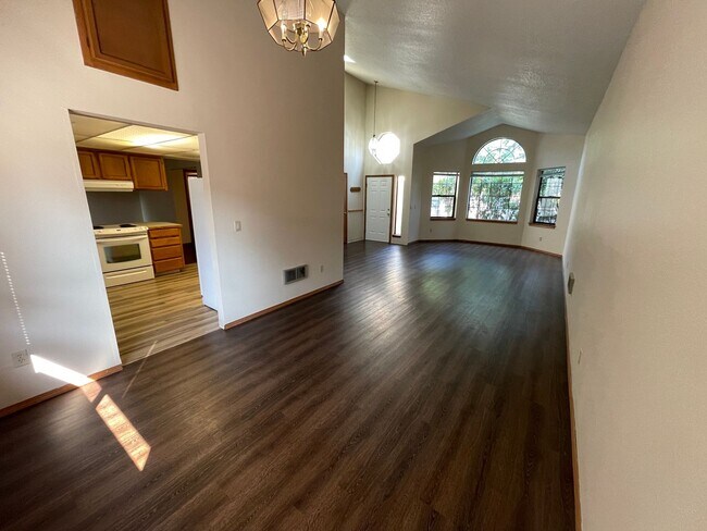 Building Photo - Price Reduced! Nice Mountain Park home, in...