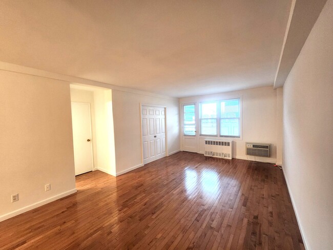 Living Room - 700 Summer St