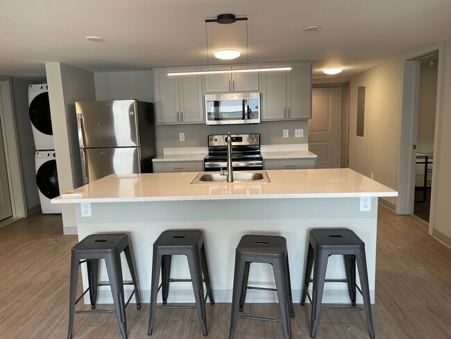 Interior Photo - 126 College Ave