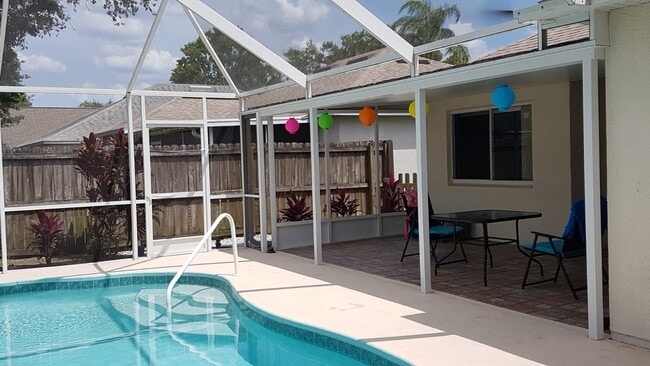 Building Photo - 2561 Ventura Cir