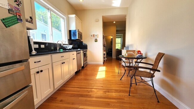 Foto del edificio - 121 Heath St