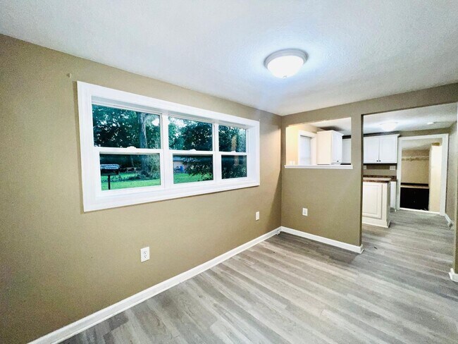 Foto del edificio - Move in ready!