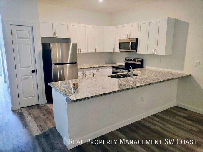 Building Photo - 2224 Kenneth Ave S