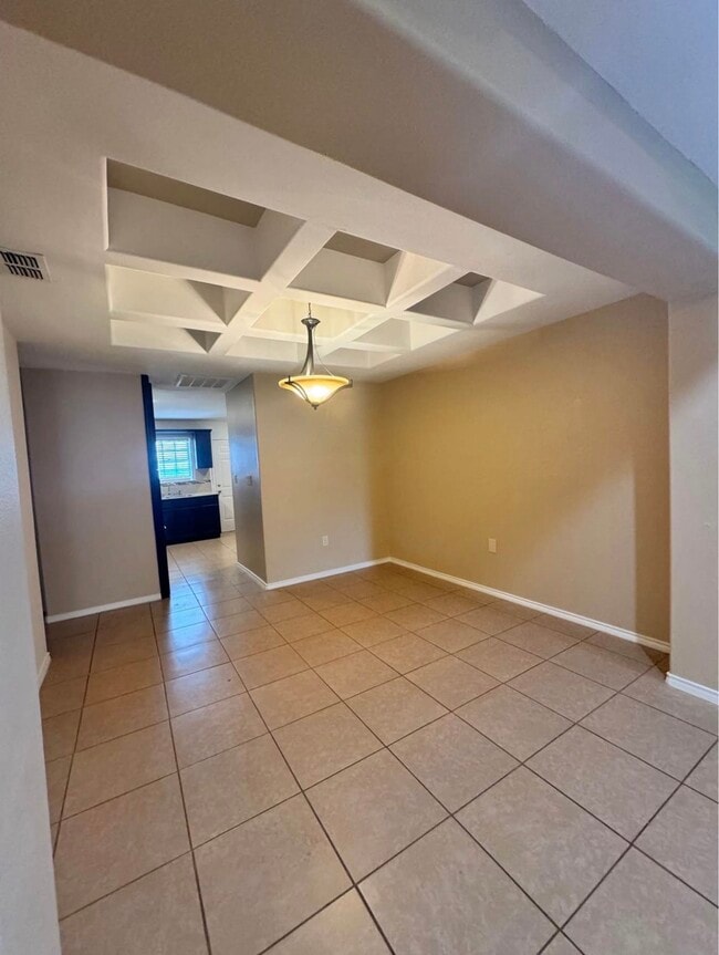 Building Photo - 1110 W Gardenia Ave