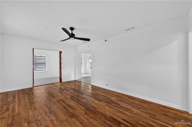 Foto del edificio - 18 Redwood Ave