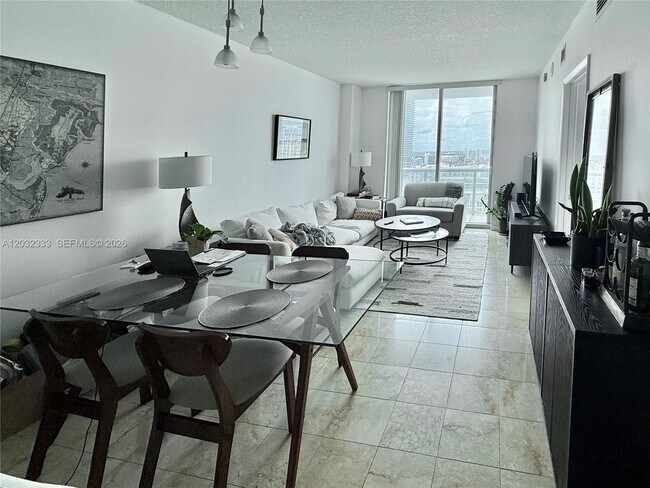 Foto del edificio - 333 NE 24th St