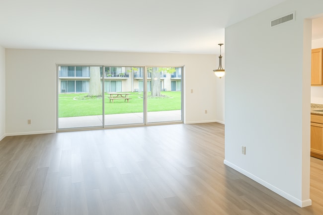 Building Photo - Homewood Manor