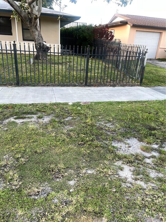 Foto del edificio - 9945 SW 164th Terrace