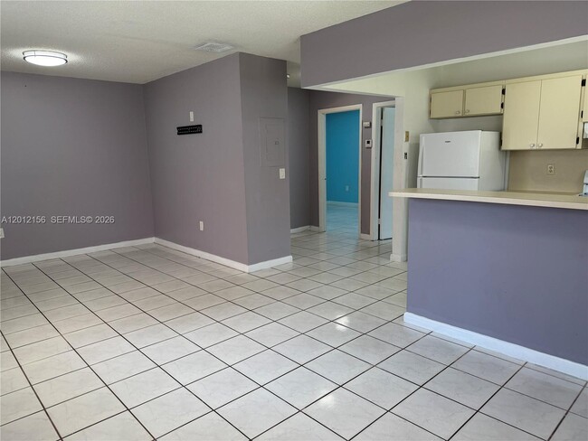 Building Photo - 837 SE 8th Ct