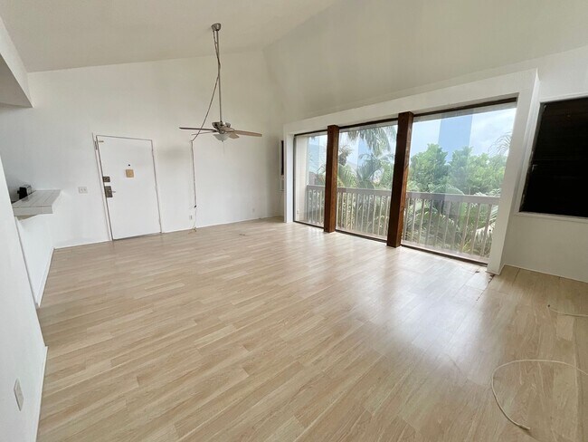 Foto del edificio - Available now, 3 Bedroom,1 Bath, 2 Parking...