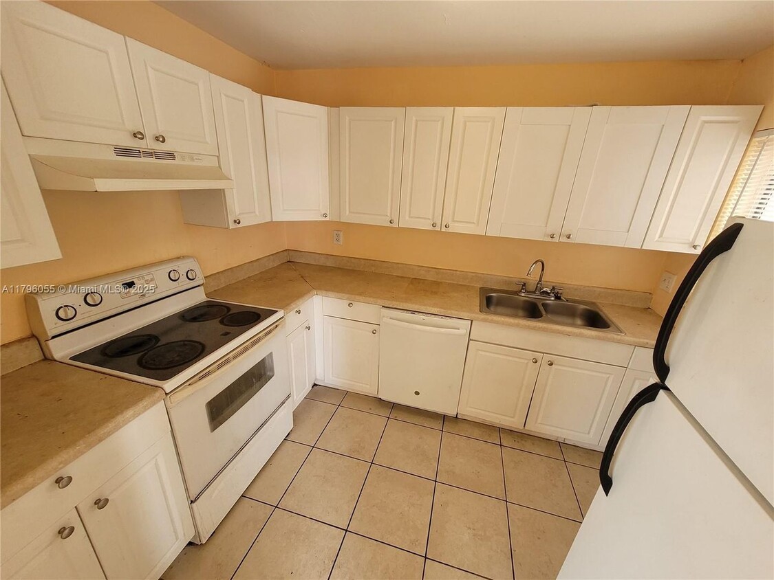 Primary Photo - 5316 NW 18th Ct