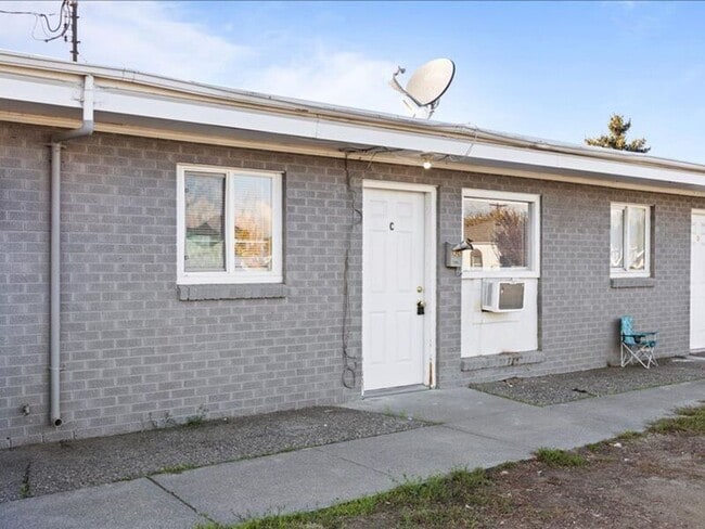 Building Photo - 928 W Ruby St