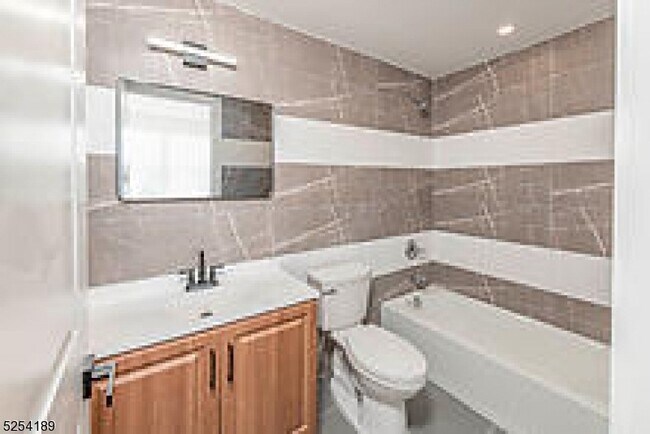 Foto del edificio - 125 Broughton Ave