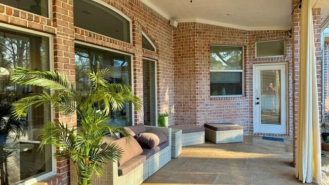 Foto del edificio - 15216 Saddlewood Dr