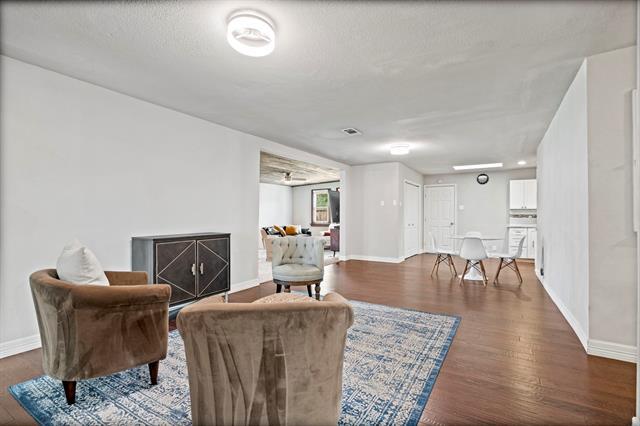 Foto del edificio - 2942 Esterbrook Dr