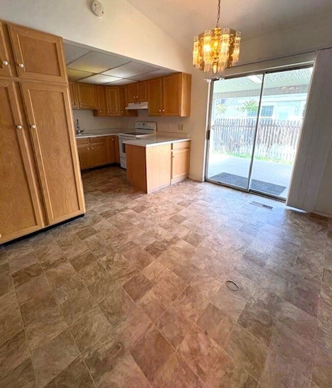 Foto del edificio - 3 Bedroom / 2 Bath Home in Bountiful!