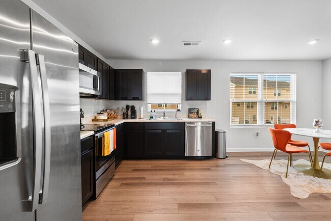 Foto del edificio - 6332 Cutwater Cir