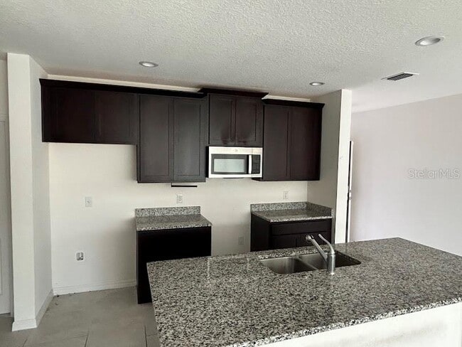 Foto del edificio - 4907 Conifer Cone Dr