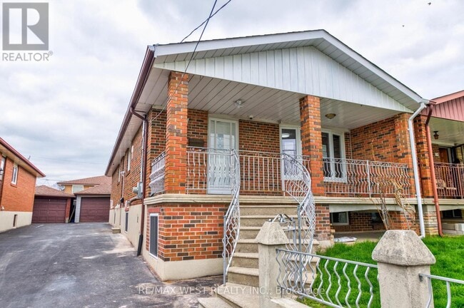 Building Photo - 16 Hasbrooke Dr